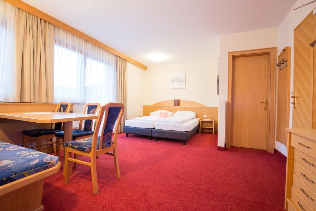 Hotel Amadeus Micheluzzi ザーファウス エクステリア 写真