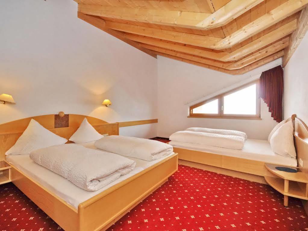 Hotel Amadeus Micheluzzi ザーファウス エクステリア 写真